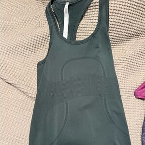 Lululemon swiftly tank size 4